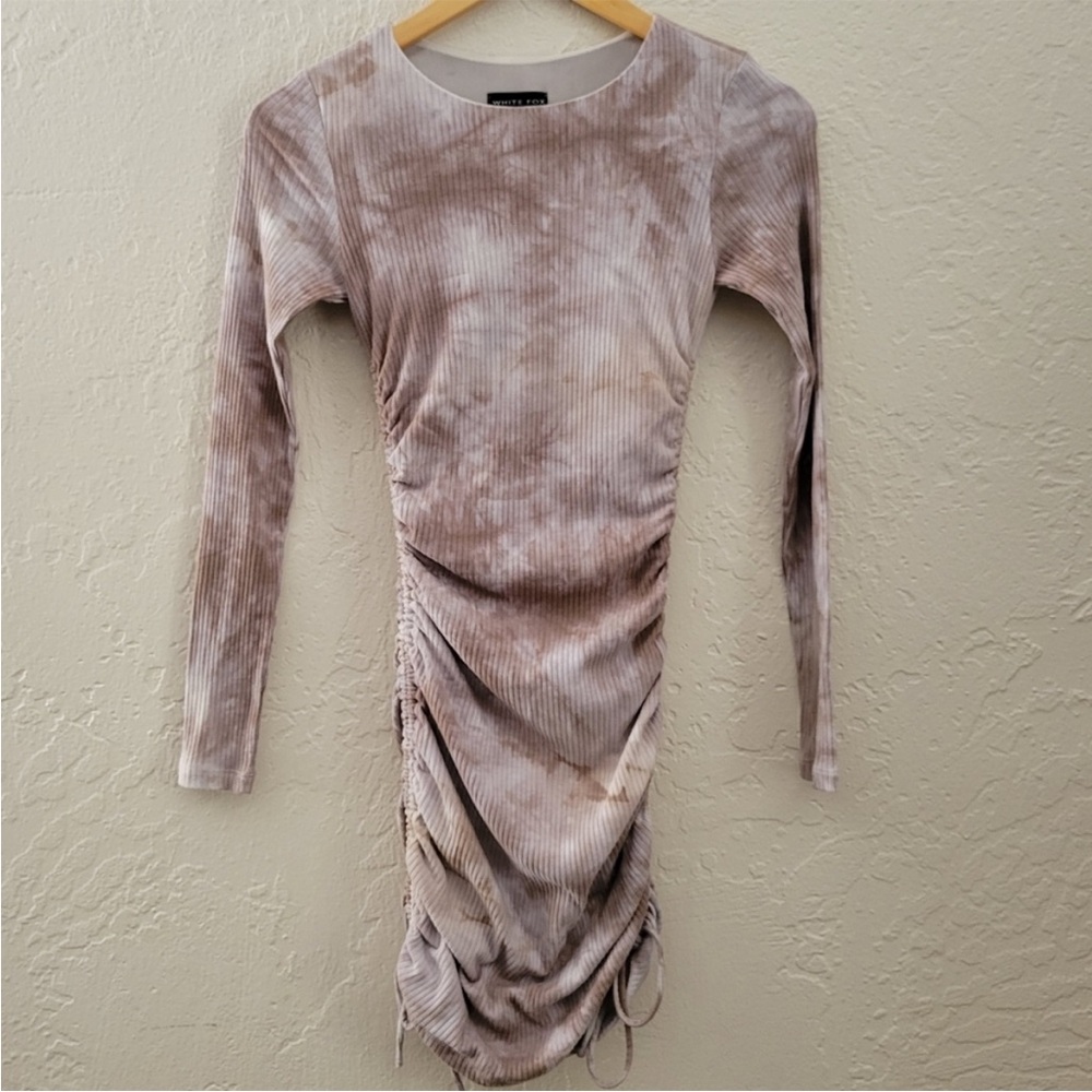 White Fox Ruched Dress XS

A little tight in my arms, but I’m a climber.